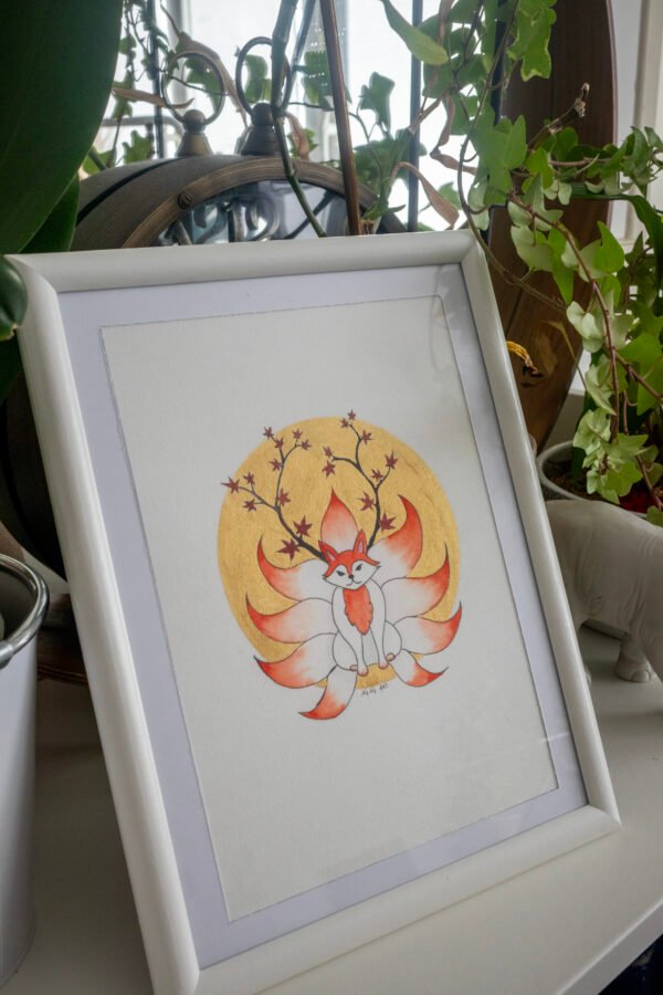Le Kitsune veillant dans sa forêt d'Erables – Image 2